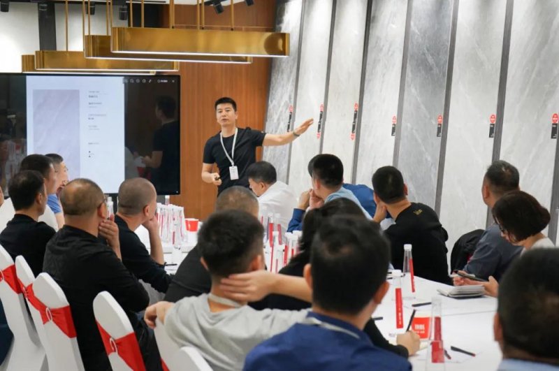 依諾巖板瓷磚“2022新品規(guī)劃及品牌策略研討會”圓滿舉行_6