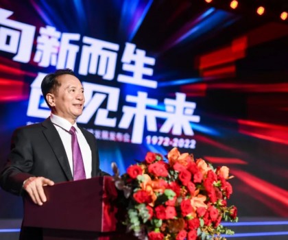 東鵬控股董事長何新明51周年慶致辭：守正創(chuàng)新 勇攀高峰