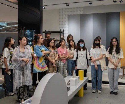 產(chǎn)學(xué)設(shè)計(jì)專訪 | 王琪：人才培養(yǎng)需打開向外看的通道，學(xué)生應(yīng)成為藝術(shù)賦能產(chǎn)業(yè)的實(shí)踐者