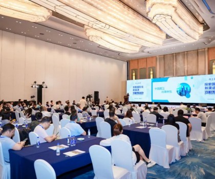 喜訊！東鵬整裝衛(wèi)浴榮獲廚衛(wèi)行業(yè)兩大重磅殊榮！