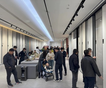 獅王瓷磚“云脈覺醒”發(fā)布會：共繪新藍圖 共贏2025！