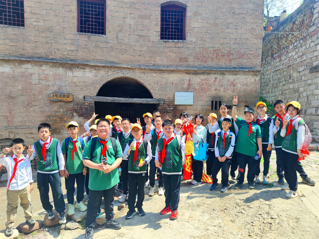 石家莊市盛世長(zhǎng)安小學(xué)走進(jìn)井陘南橫口村開(kāi)啟傳統(tǒng)文化研學(xué)之旅A01.jpg
