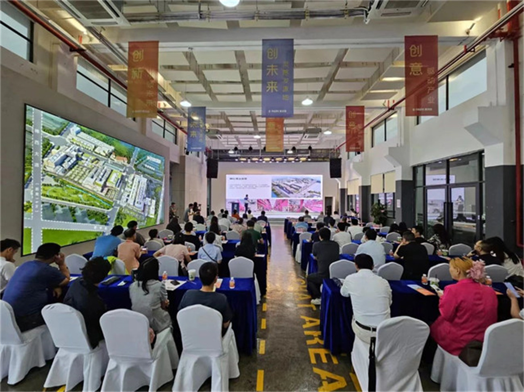 “新風(fēng)口 新動力——2024泛家居AIGC應(yīng)用論壇”在鷹創(chuàng)園盛大召開，引領(lǐng)業(yè)界新風(fēng)潮2.jpg